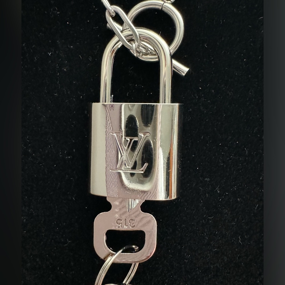 Silver LV Lock & Key